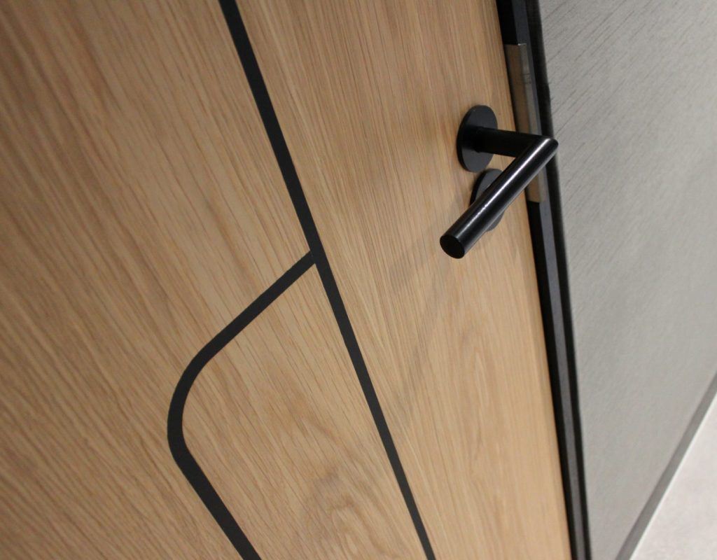 Black Mitred Handles